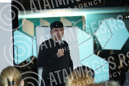 Well-known and award-winning children's book writer Uros Petrovic, one of the best IQ X solvers in the world, former president of Mensa and the Museum of Illusions, hosted a creative interactive evening.
Poznati i nagradjivani pisac knjiga za decu - Well-known and award-winning children's book writer Uros Petrovic, one of the best IQ X solvers in the world, former president of Mensa and the Museum of Illusions, hosted a creative interactive evening.
Poznati i nagradjivani pisac knjiga za decu -