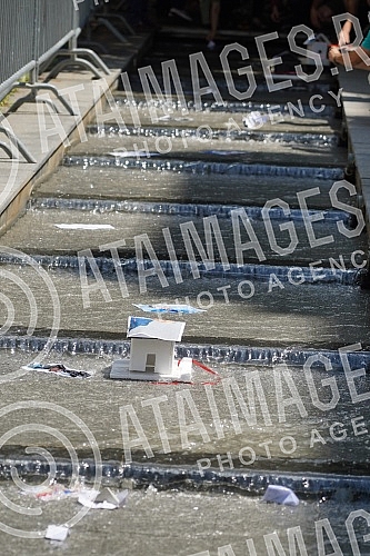 In front of the fountain on Andricev venac, a performance by organizations gathered around the 