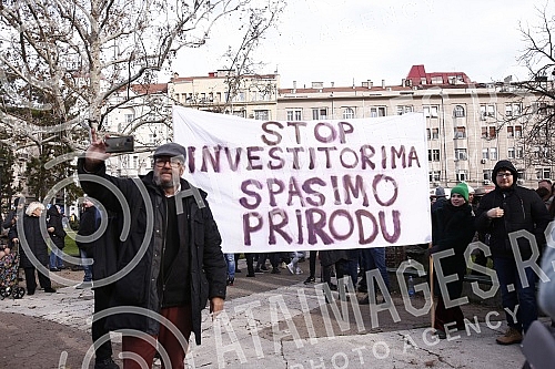 The informal environmental movement Eko straza held a rally in Bristol Park called the Counting Protest.Neformalni ekoloski pokret Eko straza odrzao je  u parku Bristol skup pod nazivom Protest prebrojavanja.