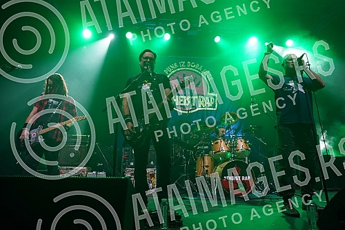 One of the most popular bands in the region, Hladno pivo, organized by the Long Play agency, held a big Belgrade concert in the Belekspo Center, as part of a series of performances before, as they announce, a long concert break.Jedan od najpopularn