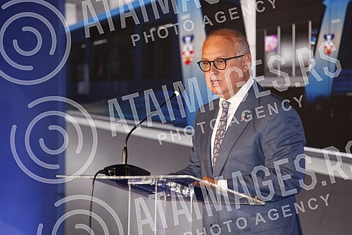 The contractual agreement for the Project of infrastructure construction and filling of the plateau for the metro depot in Makisko polje in Belgrade was signed in the ceremonial hall of the Old Palace.
Ugovorni sporazum za Projekat izgradnje infrast The contractual agreement for the Project of infrastructure construction and filling of the plateau for the metro depot in Makisko polje in Belgrade was signed in the ceremonial hall of the Old Palace.
Ugovorni sporazum za Projekat izgradnje infrast