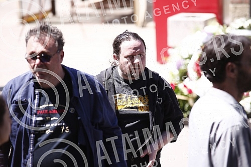 Veselin Vesa Simonovic, director and editor-in-chief of the Nova.rs portal, will be buried in the Alley of Merited Citizens at the New Cemetery in Belgrade, the family received condolences at 1:30 p.m., and the funeral service began at 2 p.m.Veseli