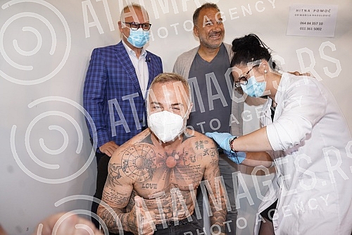 World-famous influencer and businessman of Italian origin Gianluca Vacchi and his partner Sharon Fonseca came to Belgrade today to receive the second dose of covid-19 vaccine at the Belgrade Fair.Svetski poznati influenser i biznismen italijanskog 