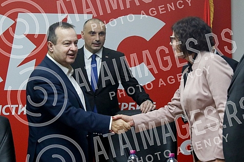 The delegation of the Socialist Party of Serbia led by the President of the Socialist Party of Serbia Ivica Dacic signed an agreement on understanding, exchange of experiences and cooperation with the delegation of the People's Party of Srpska led by