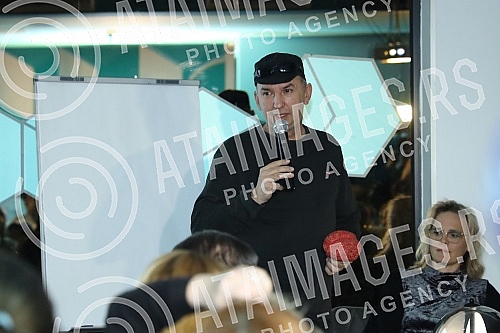 Well-known and award-winning children's book writer Uros Petrovic, one of the best IQ X solvers in the world, former president of Mensa and the Museum of Illusions, hosted a creative interactive evening.Poznati i nagradjivani pisac knjiga za decu -