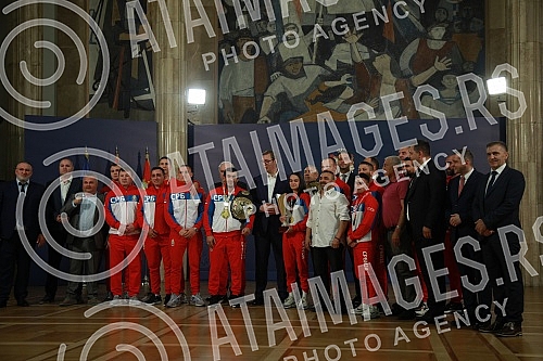 The President of the Republic of Serbia, Aleksandar Vucic, received the winners of gold medals at the European Boxing Championships, Vahid Abasov and Artyom Ageyev, as well as members of the delegation of the Boxing Federation of Serbia and the Olymp