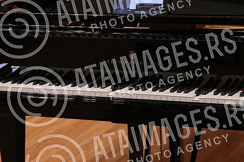  A special media presentation of the  Steinway Spirio | r piano signed by Ivan Tasovac was organized in the hall of the Belgrade Philharmonic. Specijalna prezentacija za medije klavira Stenvej Spirio r sa potpisom Ivana Tasovca organizovana je u sa