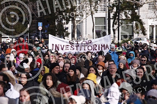 The informal environmental movement Eko straza held a rally in Bristol Park called the Counting Protest.
Neformalni ekoloski pokret Eko straza odrzao je u parku Bristol skup pod nazivom Protest prebrojavanja. The informal environmental movement Eko straza held a rally in Bristol Park called the Counting Protest.
Neformalni ekoloski pokret Eko straza odrzao je u parku Bristol skup pod nazivom Protest prebrojavanja.