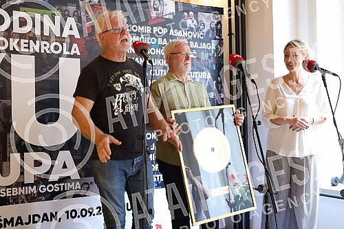 A press conference was held in the RTS Club on the occasion of the great jubilee, more than 50 years of pure rock and roll and the concert of the YU group at the Tasmajdan stadium.
U RTS Klubu je odrzana konferencija za medije povodom velikog jubile A press conference was held in the RTS Club on the occasion of the great jubilee, more than 50 years of pure rock and roll and the concert of the YU group at the Tasmajdan stadium.
U RTS Klubu je odrzana konferencija za medije povodom velikog jubile