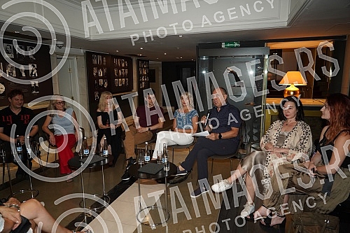 A press conference on the occasion of the announcement of the premiere of the play Mrs. Einstein by Snezana Gnjidic, directed by KKarin Rosnizeck, was held at the Museum of the National Theater.
Konferencija za medije povodom najave premijere drame A press conference on the occasion of the announcement of the premiere of the play Mrs. Einstein by Snezana Gnjidic, directed by KKarin Rosnizeck, was held at the Museum of the National Theater.
Konferencija za medije povodom najave premijere drame