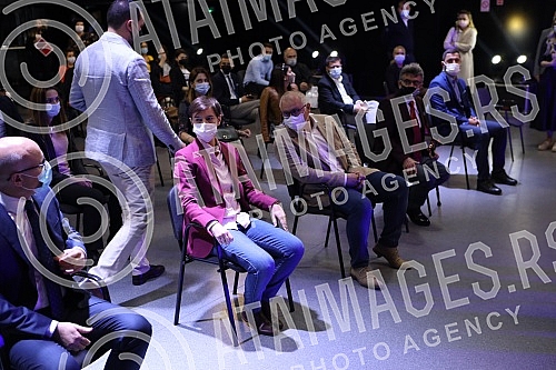 The start of the youth vaccination campaign has been announced at the Belgrade Youth Center.U Domu omladine Beograda najavljen pocetak kampanje za vakcinaciju mladih. 