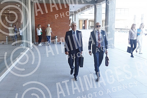 The retrial of former Grocka mayor Dragoljub Simonovic was due to begin in the Second Basic Court in Belgrade on charges that he incited other defendants to set fire to the house of Zig Info journalist Milan Jovanovic on December 12, 2018.
U Drugom The retrial of former Grocka mayor Dragoljub Simonovic was due to begin in the Second Basic Court in Belgrade on charges that he incited other defendants to set fire to the house of Zig Info journalist Milan Jovanovic on December 12, 2018.
U Drugom