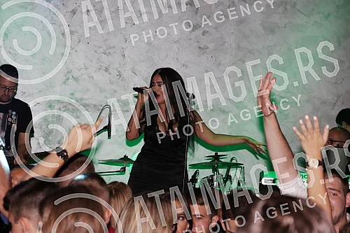 Performance of Andreana Cekic held on raft Na vodi kafana.Nastup Andreane Cekic na splavu Na vodi kafana. 