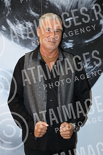 The famous Split tenor Goran Karan, after two big successful concerts in the Serbian capital in 2018 and 2019, returned to the Big Stage of the mts Dvorana.Proslavljeni splitski tenor Goran Karan, nakon dva velika uspesna koncerta u srpskoj preston