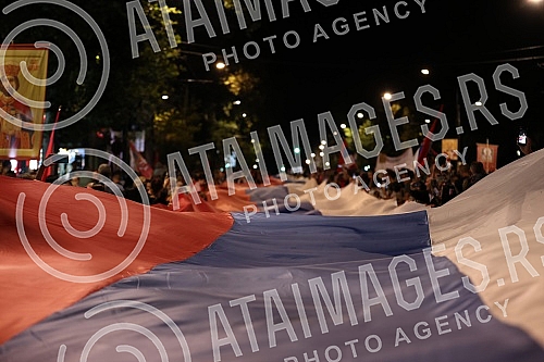 In the organization of the Holy Synod of Bishops of the Serbian Orthodox Church, in front of the Church of Saint Sava, a national prayer for the sanctity of marriage and the family, for harmony and peace in our nation, which was served by Serbian Pat