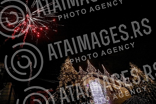 Vuk Tomic from Gostivarska on Vozdovac has been creating a winter fairy tale for 14 years in a row, embellishing his house more luxuriantly than those in Hollywood films.Vuk Tomic iz Gostivarske na Vozdovcu vec 14 godina zaredom stvara zimsku bajku 