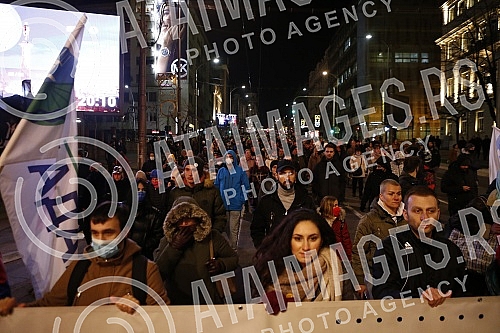 In front of the Presidency of Serbia, despite the ban on the gathering, several hundred citizens gathered at a protest organized by the organization Kreni - Promeni, demanding a ban on the extraction of pine and lithium.Ispred Predsednistva Srbije,