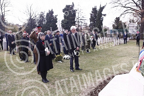 By laying wreaths at the Commonwealth Cemetery, the British Embassy in Serbia marked World War I Armistice Day, and the ceremony was led by British Ambassador Sian MacLeod. Polaganjem venaca na groblju Komonvelta, ambasada Velike Britanije u Srbiji