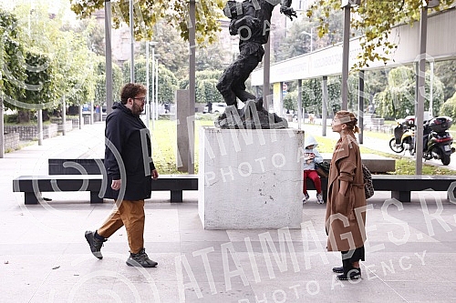 The commemoration of Branko Cvejic, in agreement with the family, was held in the Yugoslav Drama Theatre.
Komemoracija Branku Cvejicu, u dogovoru sa porodicom, odrzana je u u Jugoslovenskom dramskom pozoristu. The commemoration of Branko Cvejic, in agreement with the family, was held in the Yugoslav Drama Theatre.
Komemoracija Branku Cvejicu, u dogovoru sa porodicom, odrzana je u u Jugoslovenskom dramskom pozoristu.