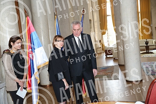 Tomislav Nikolic, predsednik Republike Srbije upisuje se u knjigu zalosti u ambasadi Republike Francuske povodom trodnevne zalosti i teroristickih napada u Parizu.