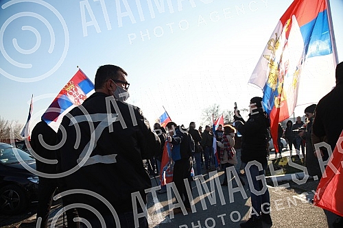 Driving a car called Z to win from the Sava Center to the Church of the Holy Trinity, next to the Church of St. Mark in support of Russia.Voznja automobilima pod nazivom Z za pobedu od Sava centra do hrama Svete Trojice, pored Crkve Svetog Marka u 