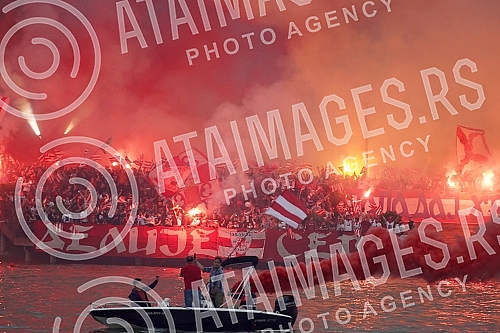 Zvezda's ball on the water - a spectacular celebration of the 32nd title of Serbian champion of fans and football players.Zvezdin bal na vodi - spektakularna proslava 32. titulu sampiona Srbije navijaca i fudbalera.