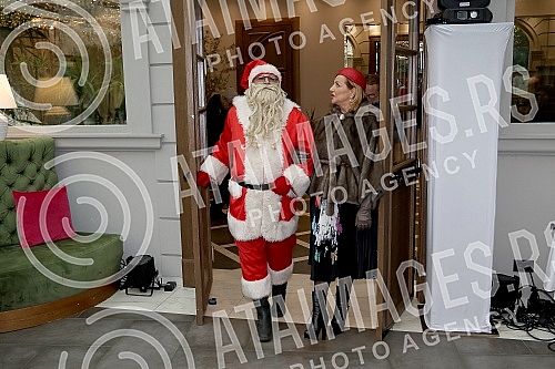 Ana Bekuta with the media before the second concert, on December 29th at the Sava Center and on the occasion of the announcement of her appearance at Topciderac restaurant for the New Year.
na Bekuta sa medijama pred drugi koncert, 29. decembra u Sav Ana Bekuta with the media before the second concert, on December 29th at the Sava Center and on the occasion of the announcement of her appearance at Topciderac restaurant for the New Year.
na Bekuta sa medijama pred drugi koncert, 29. decembra u Sav