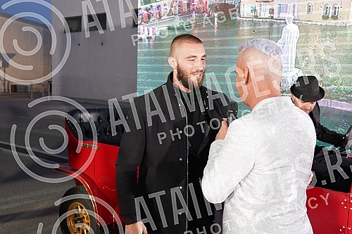 Superfinale of the fifth season of the reality program Zadruga, which is broadcast on Pink TV.Superfinale pete sezone rijaliti programa Zadruga koji se emituje na televiziji Pink.