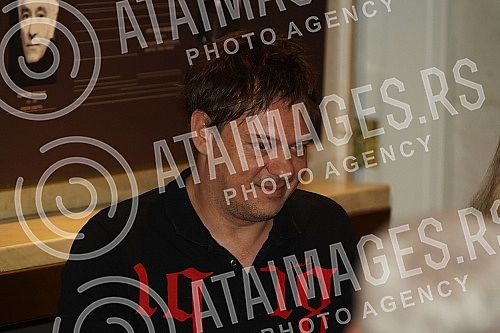 A press conference on the occasion of the announcement of the premiere of the play Mrs. Einstein by Snezana Gnjidic, directed by KKarin Rosnizeck, was held at the Museum of the National Theater.
Konferencija za medije povodom najave premijere drame A press conference on the occasion of the announcement of the premiere of the play Mrs. Einstein by Snezana Gnjidic, directed by KKarin Rosnizeck, was held at the Museum of the National Theater.
Konferencija za medije povodom najave premijere drame