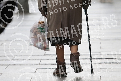 There is a relaxed festive atmosphere on the streets of Belgrade.Na ulicama Beograda vlada opustena praznicna atmosfera.