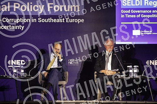 The regional forum on good governance and anti-corruption policies in times of geopolitical uncertainty was opened by the ambassadors of the European Union and the USA to Serbia, Emanuele Giaufret and Christopher Hill.Regionalni forum o dobrom upra