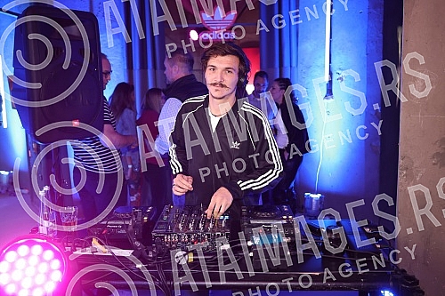 The party for the presentation of the new NMD_V3 adidas sneaker model was held in Silos.
Zurka povodom predstavljanja novog modela NMD_V3 adidas patika odrzana je u Silosima. The party for the presentation of the new NMD_V3 adidas sneaker model was held in Silos.
Zurka povodom predstavljanja novog modela NMD_V3 adidas patika odrzana je u Silosima.