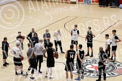 Andrea Trinchieri arrived in Serbia from Italy last night, and with the confirmation of the test at COVID-19, he received approval to be able to move around Serbia and hold trainings for Partizan basketball players, and the first training has already
