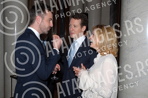 Dekretom predsednika Republike Francuske, Fransoa Olanda, prestolonaslednik Aleksandar Karadjordjevic odlikovan je najvisim francuskim odlikovanjem, ordenom Legije casti u rangu komandira. Orden urucila ambasadorka Republike Francuske u Srbiji Kristi