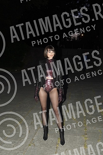 Somersby presented a new product on the Move raft - a non-alcoholic drink with strawberry and lime flavors.Somersby je na splavu Move predstavio novi proizvod - bezalkoholni napitak sa ukusom jagode i limete.