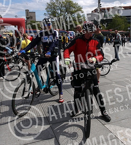 The 15th International Bicycle Race Belgrade - Banja Luka started from the Republic square.Sa Trga republike krenula je 15. Medjunarodna biciklisticka trka Beograd - Banjaluka.