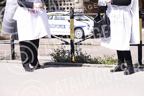 In front of the main entrance of the Police Administration for the city of Belgrade, a gathering called 