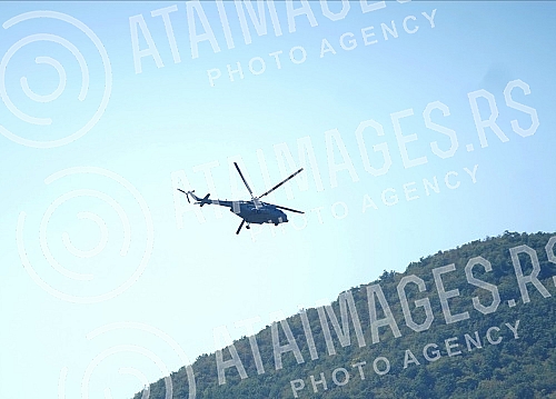 The KFOR helicopter is in charge of the region of the administrative crossing Jarinje, in the part of Kosovo and Metohija.Helikopter KFOR-a nadlece region administrativnog prelaza Jarinje, na delu Kosova i Metohije.