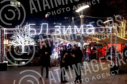 The Banja Luka Winter 2021/2022 event is being held in Petar Kocic Park, and over 100,000 lamps and lanterns have lit up Banja Luka this winter.Manifestacija Banjalucka zima 2021/2022 odrzava se u parku Petar Kocic, a Banjaluku je ove zime osvetlelo 