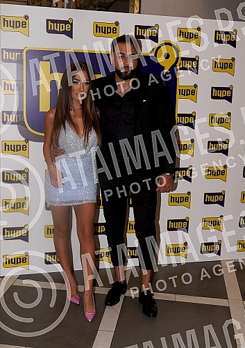 Singer Milica Jokic presented her project 3logija in the restaurant Topciderac, and celebrated with colleagues and associates the first million views for the song Nisi ti.Pevacica Milica Jokic je u restoranu Topciderac predstavila svoj projekat 3lo