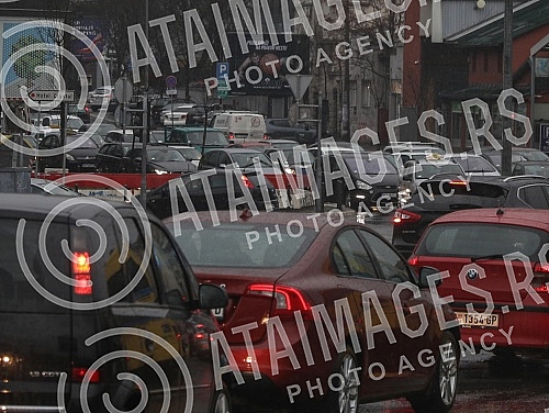 During the day, the busiest roads were blocked due to rain and New Year's euphoria.Tokom dana najprometnije saobracajnice bile su blokirane zbog kise i novogodisnje euforije
