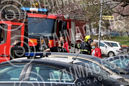 In a fire early this morning, six people were killed and six injured in a tapeworm in Milutin Milankovic Boulevard in New Belgrade, the Interior Ministry said.U pozaru rano jutros u soliteru u Bulevaru Milutina Milankovica u Novom Beogradu, smrtno j