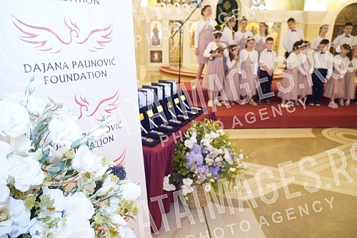 In the Crypt of the Church of St. Sava, the Dajana Paunovic Foundation awarded the Golden Order of St. Mother Anastasia to mothers with three or more children, who come from Central Serbia and Kosovo and Metohija.U Kripti Hrama Svetog Save majkama 