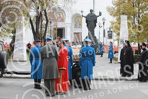 The coffin with the remains of Patriarch Irinej arrives at the Temple of Saint Sava.Kovceg sa zemnim ostacima patrijarha Irineja stize u Hram Svetog Save.