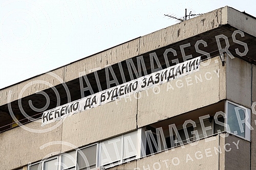 This morning, the Austrian company Drust continued the works in block 37, which angered the residents of the block who took to the streets again.
Austrijska kompanija Drust je jutros nastavila radove u bloku 37, sto je razljutilo stanare bloka koji This morning, the Austrian company Drust continued the works in block 37, which angered the residents of the block who took to the streets again.
Austrijska kompanija Drust je jutros nastavila radove u bloku 37, sto je razljutilo stanare bloka koji