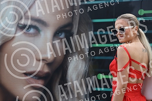 Milica Pavlovic presented 100% electric buses at the Cross restaurant in the West 65 shopping center together with Euhybrid, a new company on the Serbian market.Milica Pavlovic je u restoranu Cross u trznom centru West 65 zajednicki snagama sa novo