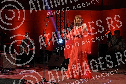 The Tourist Organization of Nis organized a free concert of Biljana Krstic and the Bistrik Orchestra entitled The Scent of Heritage at the Low Fortress on the occasion of the celebration of the city's glory of St. Emperor Constantine and Empress Hele