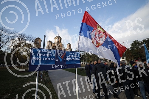 In Tasmajdan Park, People's Party President Vuk Jeremic issued a statement regarding criminal charges against Serbian Prime Minister Ana Brnabic and Ministers Zorana Mihajlovic and Irena Vujovic in connection with plans to open a Rio Tinto lithium mi