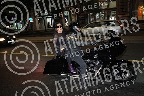 The latest iPhone 14 Pro and iPhone 14 Pro Max phone models have arrived in Serbia, and on this occasion, a special event was organized in the iSTYLE store at midnight, where Seka Aleksic was a guest.
Najnoviji iPhone 14 Pro i iPhone 14 Pro Max mode The latest iPhone 14 Pro and iPhone 14 Pro Max phone models have arrived in Serbia, and on this occasion, a special event was organized in the iSTYLE store at midnight, where Seka Aleksic was a guest.
Najnoviji iPhone 14 Pro i iPhone 14 Pro Max mode