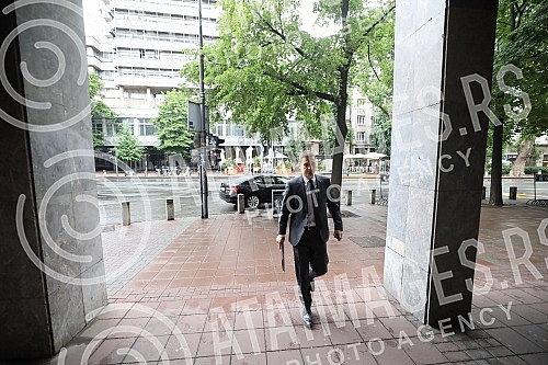 The working and election assembly of the Democratic Party of Serbia was held in the building of the municipality of Stari grad.Radna i izborna Skupstinu Demokratske stranka Srbije odrzana je u zgradi opstine Stari grad.